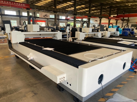 3015 Machine à découper les métaux à laser à fibre CNC avec une seule plateforme